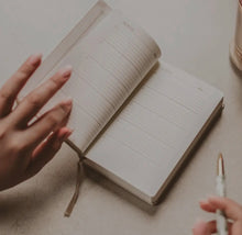 Load image into Gallery viewer, One Line A Day Journal (Beige)

