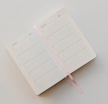 Load image into Gallery viewer, Mom’s One Line A Day Journal (Pink)
