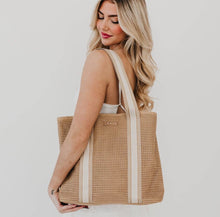 Load image into Gallery viewer, Raffia Tote
