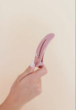 Load image into Gallery viewer, Layla Flat Claw (Glossy Pink)
